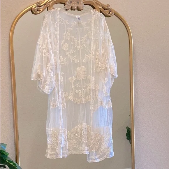 Elegant Sheer Lace Kimono Size L/XL - Picture 4 of 8